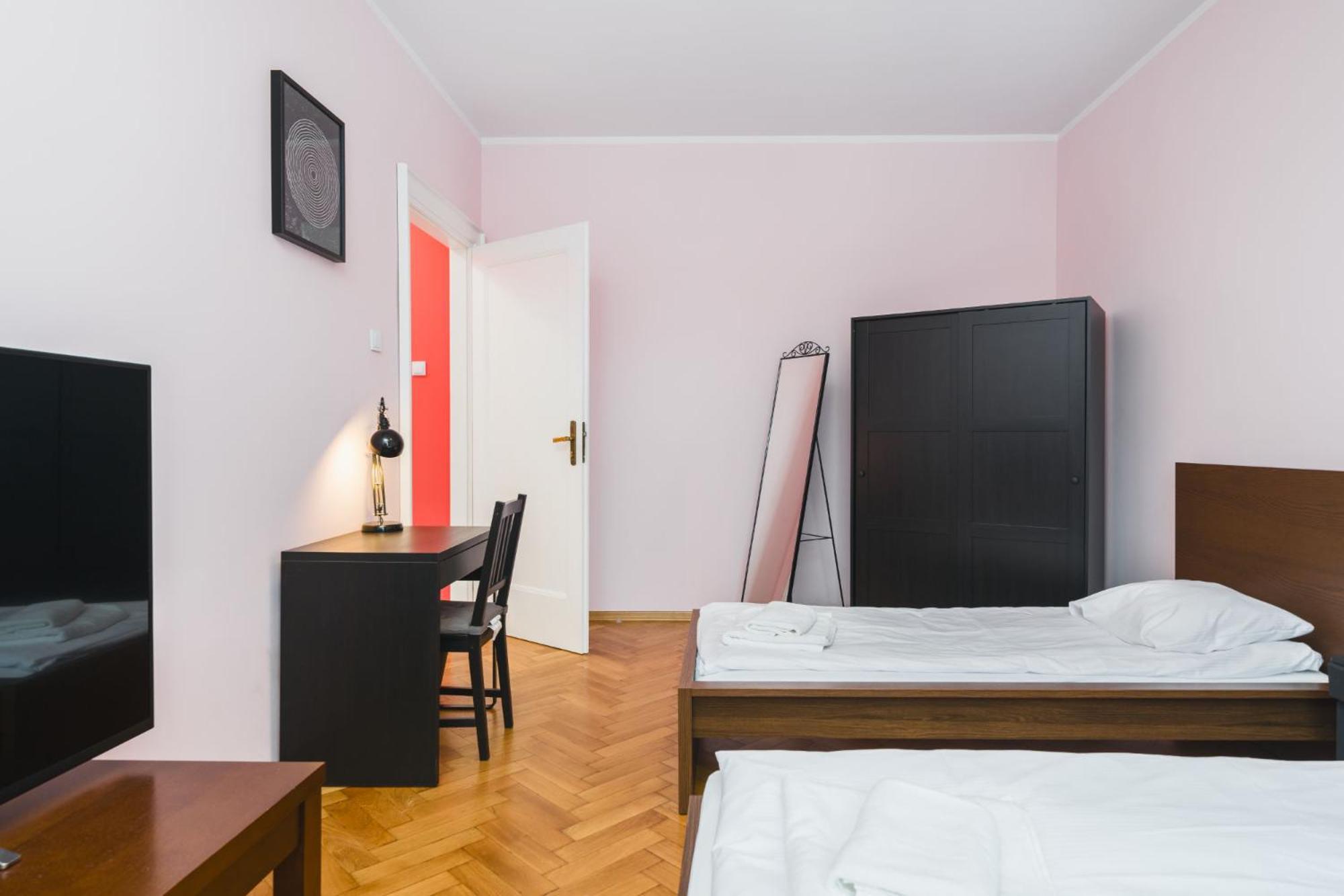 Modern Urban Escape - Old Town Apartment - By Upstairs Krakkó Kültér fotó
